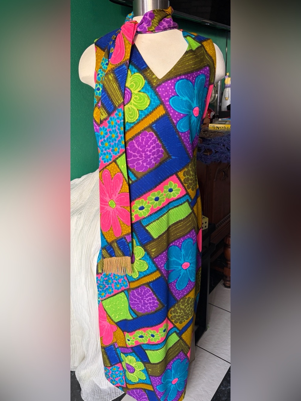 Vintage 60s Liberty House by Kiyomi Hawaiian Dress XS, pocket, tie neck, 16”PTP
